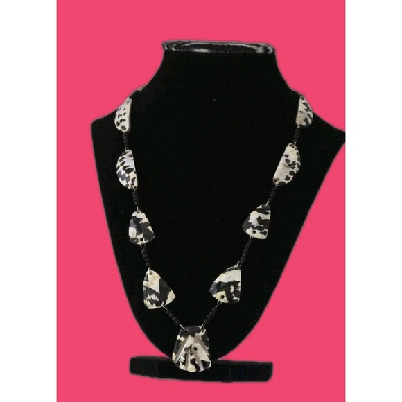 Vintage Handmade Art Deco Kenyan Sea Shell & Black Beads Collar Necklace - Picture 4 of 6